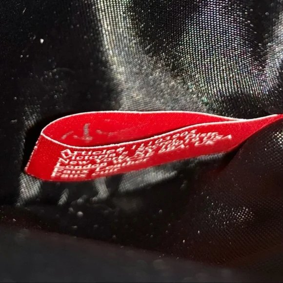Victoria's Secret Red XOXO Zippered Wristlet - Picture 7 of 7